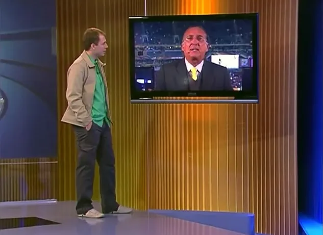 No esporte da Globo, Tiago Leifert levou ao ar com humor o ‘Cala a boca, Galvão!’; relembre