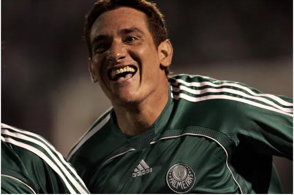 Gamarra, o zagueiro que apagou o passado no Corinthians para brilhar com a camisa do Palmeiras