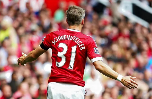 Schweinsteiger troca de número e promete dar nova camisa após revolta de fãs; veja Schweinsteiger troca de número e promete dar nova camisa após revolta de fãs; veja