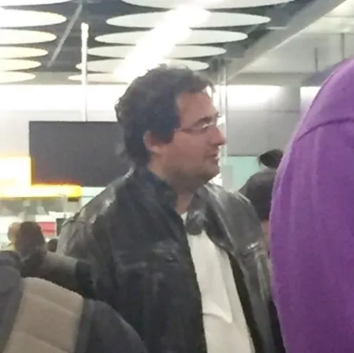 Mattos é visto em aeroporto de Londres e palmeirenses vão à loucura nas redes sociais