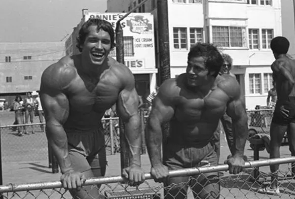 Schwarzenegger posta fotos e vídeo com colega de mais de 40 anos de treino