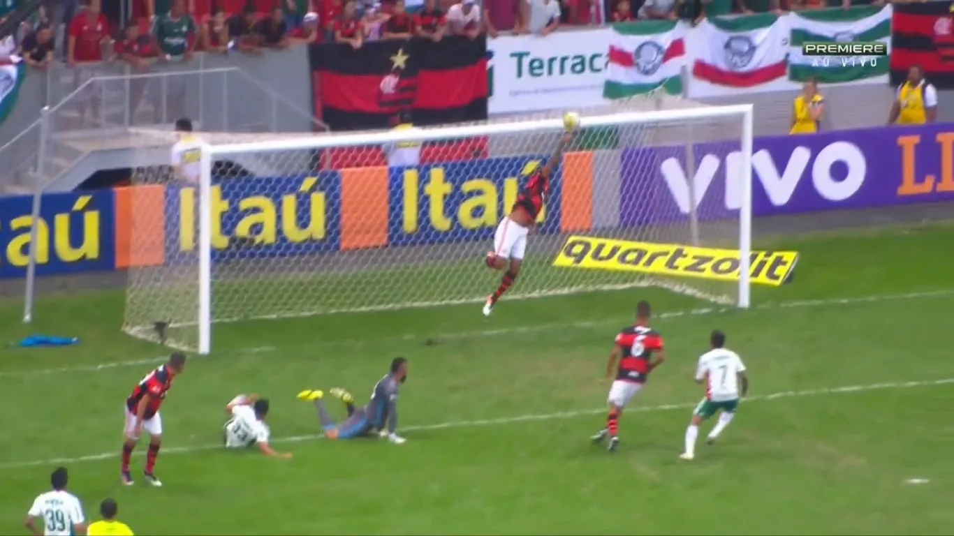 Zagueiro do Flamengo faz “ótima defesa” na partida contra o Palmeiras