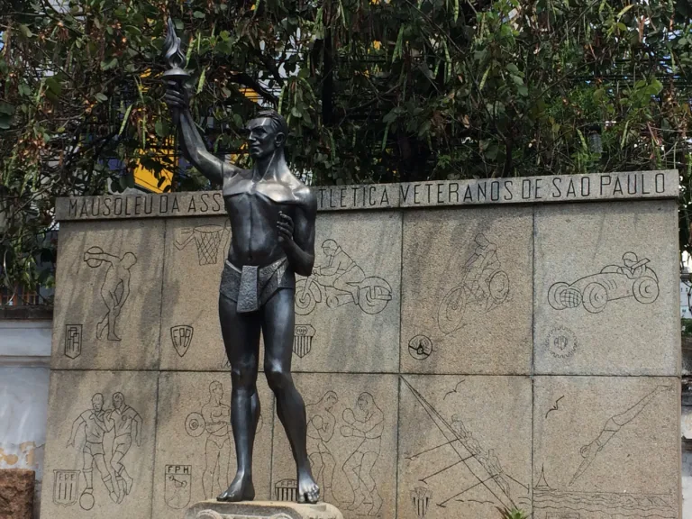 Maior artilheiro antes da era Pelé, Friedenreich descansa quase anônimo em cemitério de São Paulo