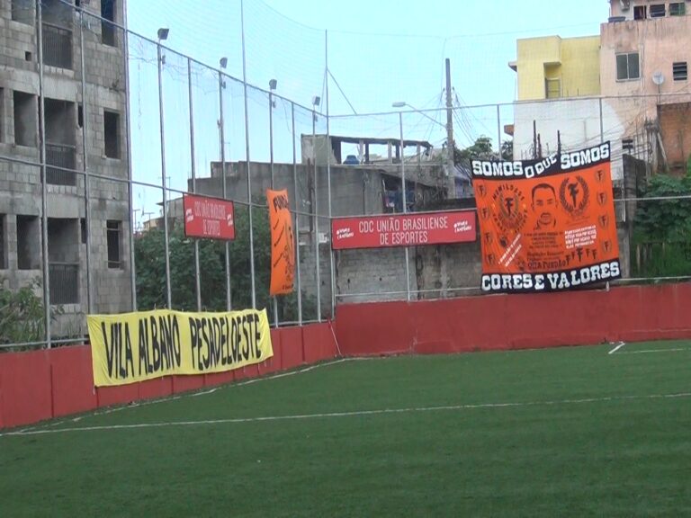 Futebol de Várzea – Bandeiras e faixas: prova de amor ao time