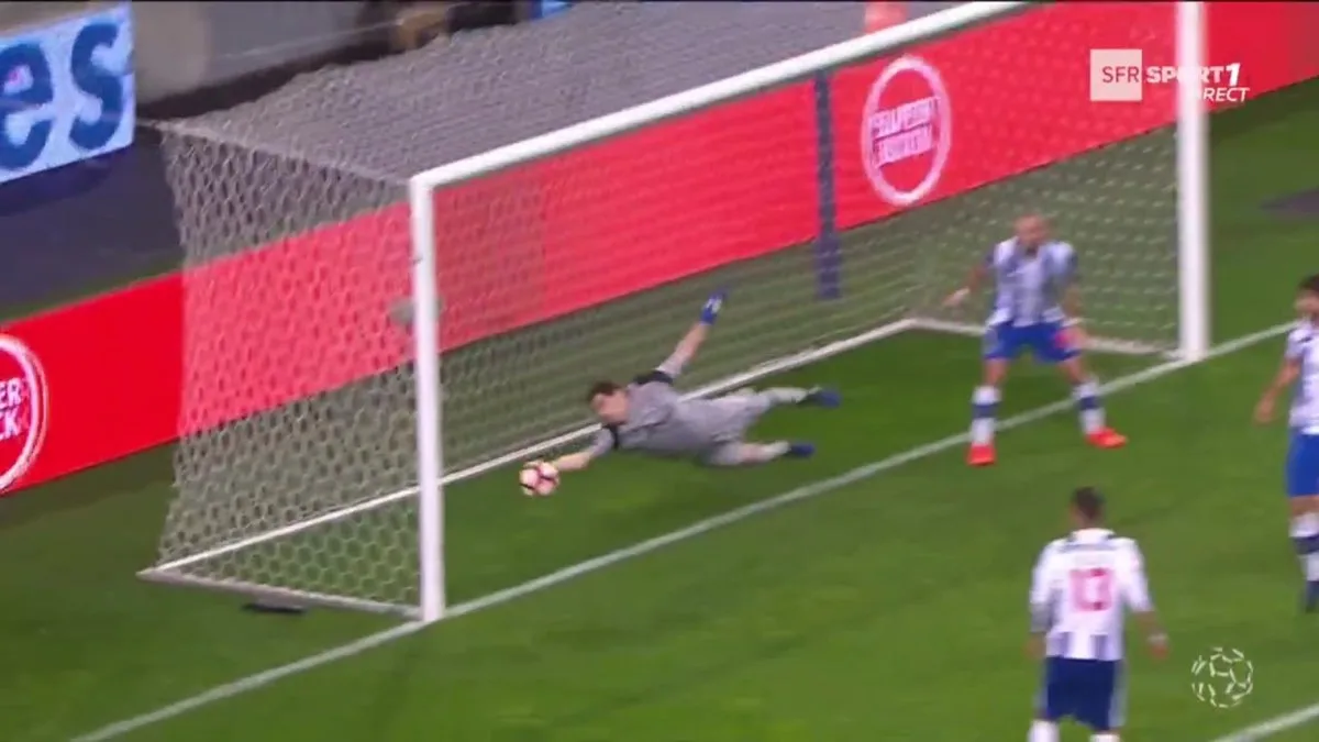 VÍDEO: Casillas faz defesa milagrosa no último minuto e leva treinador adversário à loucura