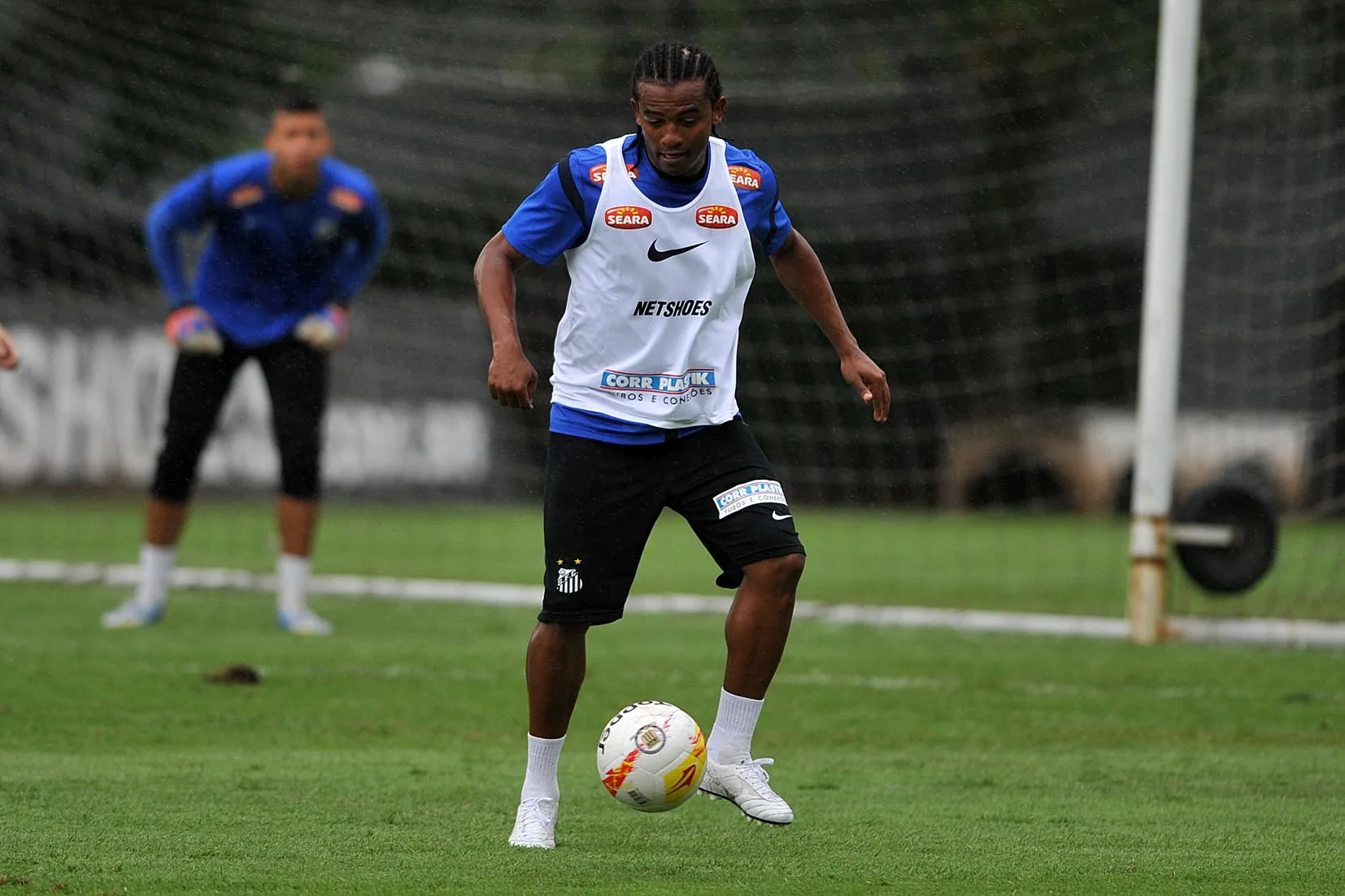 10 pernas de pau que jogaram no Santos e você nem se lembra mais