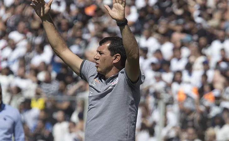 PAPO TÁTICO: Fábio Carille resgata o 4-2-4 num Corinthians móvel, sem referência e bastante envolvente; entenda