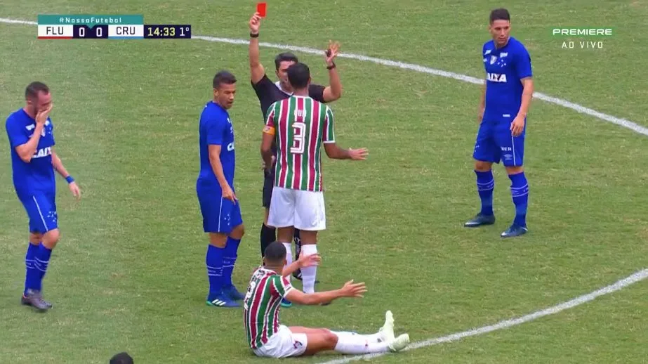 Fluminense x Cruzeiro: Gilberto é expulso após falta violenta; veja o lance