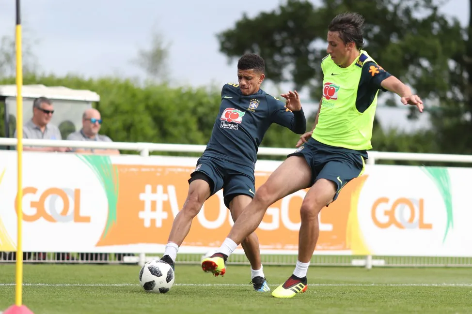 Taison chama Geromel de “sortudo” e publica: “Saudades do Gre-Nal”