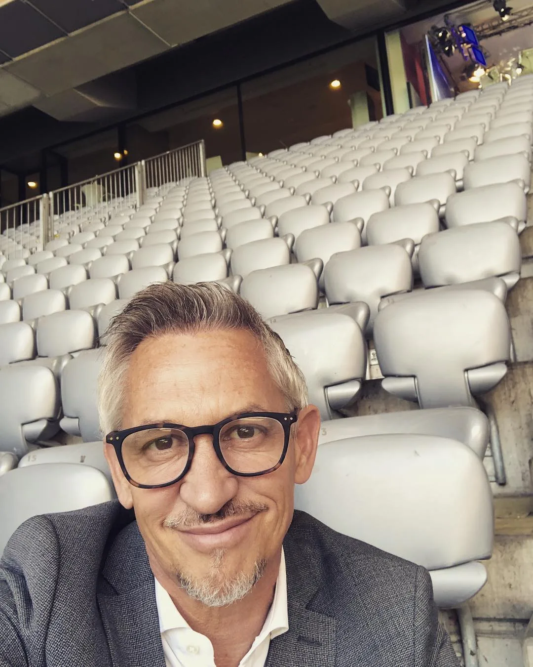 Messi é detonado por ídolo inglês: “Primeiro jogador a ser um falso nove e treinador no mesmo jogo”