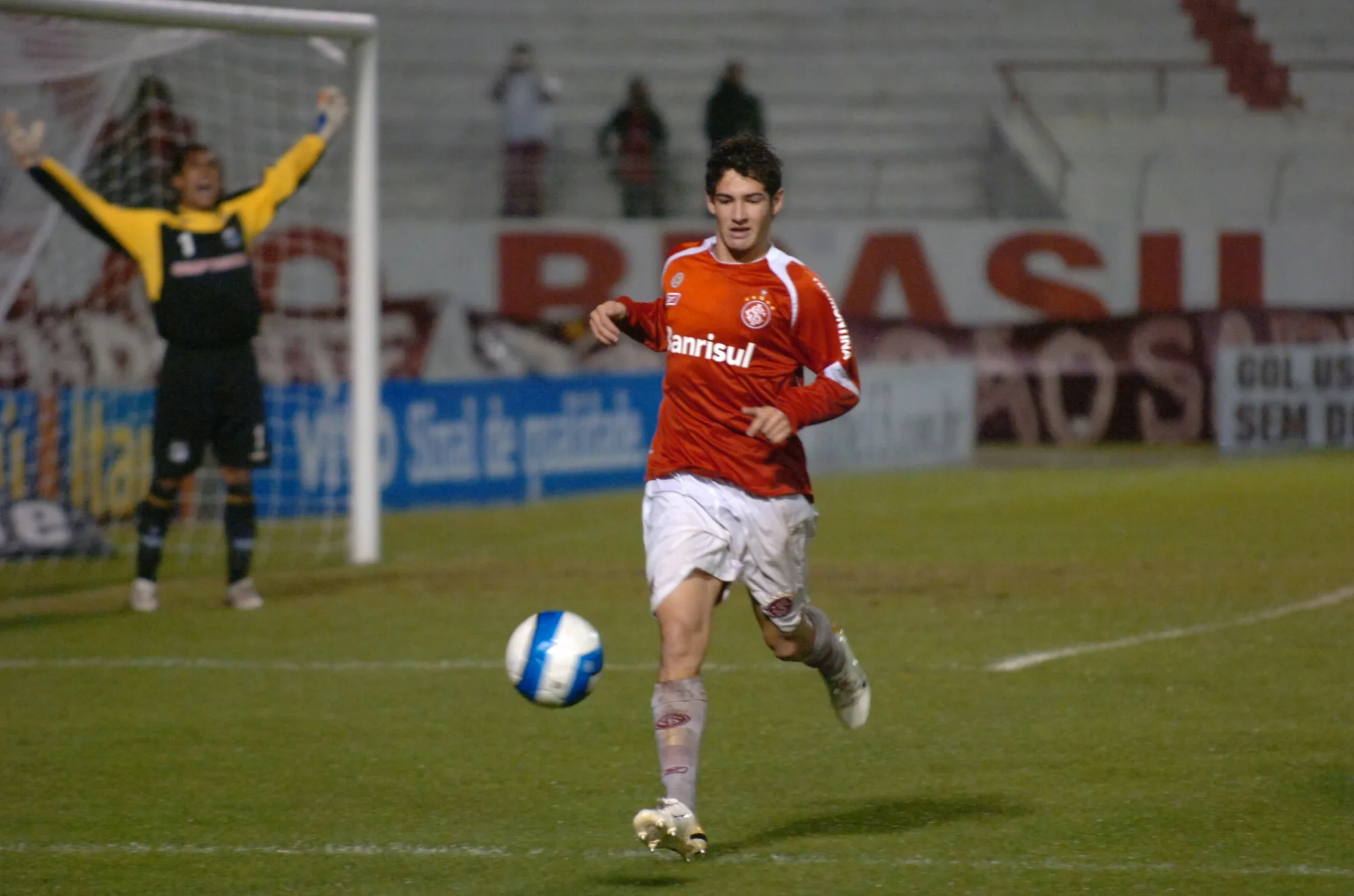 Chamado de “mercenário”, Pato admite carinho pelo São Paulo, mas diz que Inter é o “clube do coração”