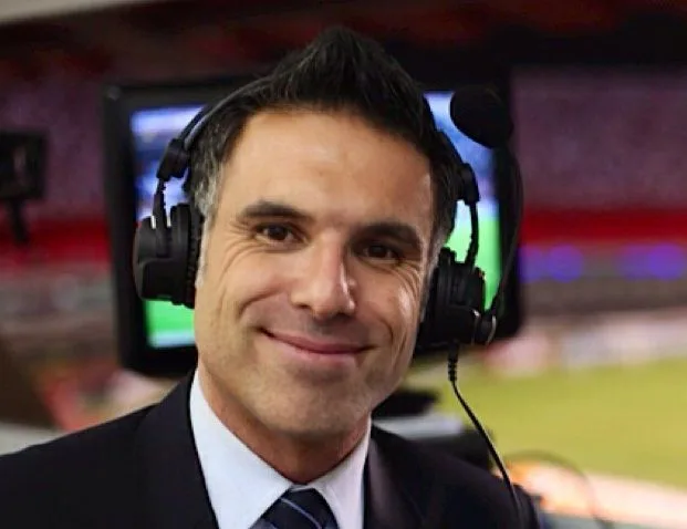 Narrador do Fox Sports relembra mãe Gremista, faz discurso e emociona internautas; veja