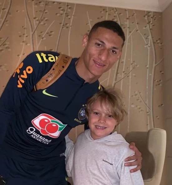 Richarlison marca e dedica gol a filho do Neymar: “Missão cumprida”