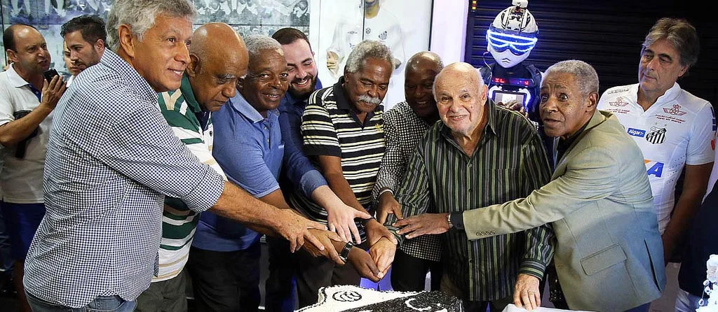 Ídolos do Santos, que jogaram com Pelé, também estão com pagamentos atrasados pelo clube, diz blog