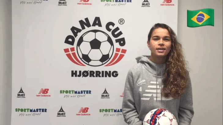 Conheça Tamires Cássia, mãe e destaque da seleção brasileira de futebol Conheça Tamires Cássia, mãe e destaque da seleção brasileira de futebol