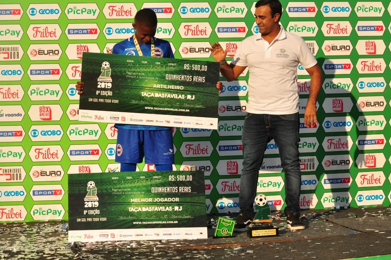 Ronald foi o melhor jogador e artilheiro da Taça das Favelas
