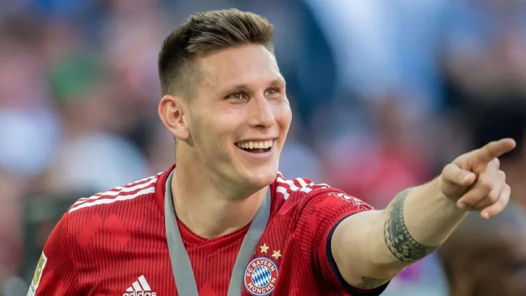 Zagueiro do Bayern se defende de críticas em relação ao biotipo físico: “Eu não sou gordo”