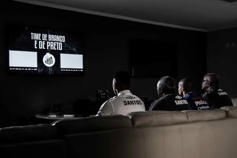 Santos lança a minissérie “Time de Branco e de Preto”, que conta a história dos jogadores negros do clube