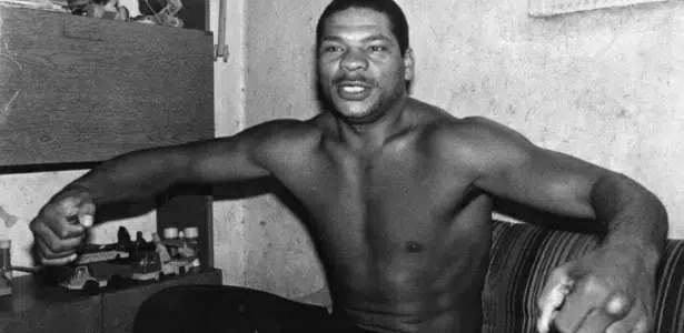 Maguila, o ex-boxeador, hoje vive em centro terapêutico para tratamento