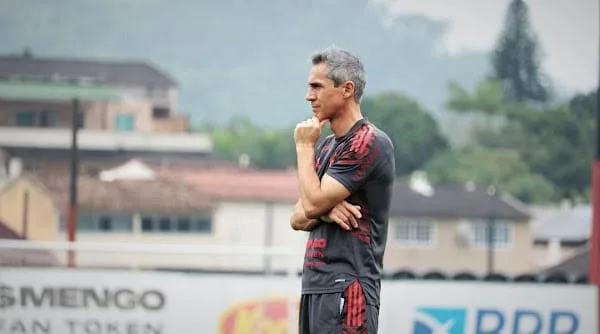 Fora dos planos do técnico Paulo Sousa, Flamengo libera três jogadores para buscarem novo clube