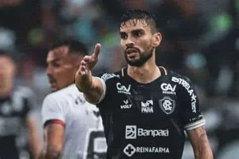 Ex-atacante de Botafogo e Vasco treina separado do elenco e negocia rescisão para deixar o Remo