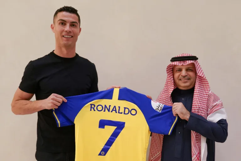 Cristiano Ronaldo supera estrelas da NBA e se torna o atleta mais bem pago do mundo