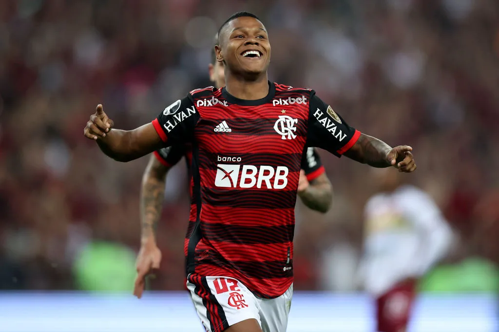 Clube da Premier League insiste para contratar Matheus França, do Flamengo