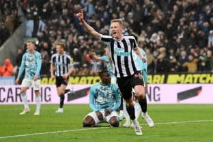 NEWCASTLE UPON TYNE, ENGLAND - JANUARY 31: Sean Longstaff of Newcastle United celebrates after scoring the team's second goal during the Carabao Cup Semi Final 2nd Leg match between Newcastle United and Southampton at St James' Park on January 31, 2023 in Newcastle upon Tyne, England. (Photo by Stu Forster/Getty Images)