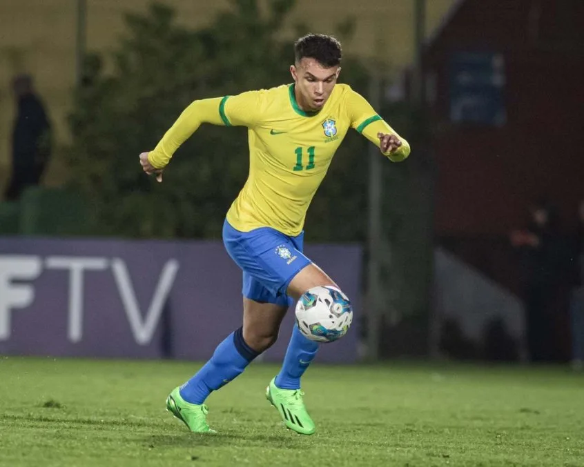 Giovane, do Corinthians, se lesiona em jogo da seleção Sub-20 e deixa campo chorando