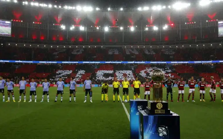 Flamengo x Independiente del Valle: torcida comemora os 70 anos de Zico; veja