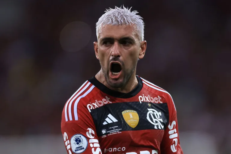 Em meio a tensão, Arrascaeta balança a rede para o Flamengo contra o Independiente del Valle; assista