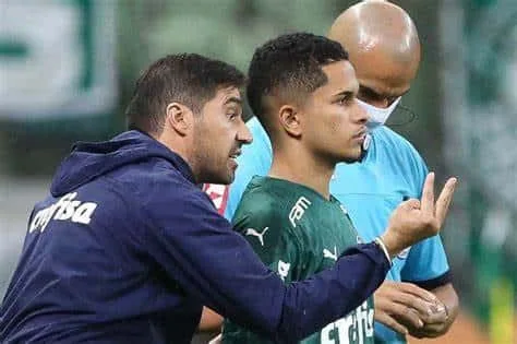 Palmeiras recusa oportunidade de embolsar valor milionário com venda de atacante, diz Nicola