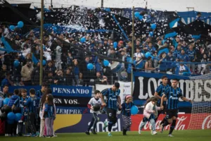 Rival do Corinthians na estreia da Libertadores, Liverpool-URU perde no Uruguaio