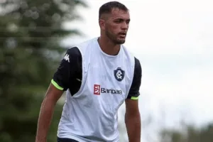 Técnico pede e clube paraguaio contrata ex-atacante de Remo e Fortaleza