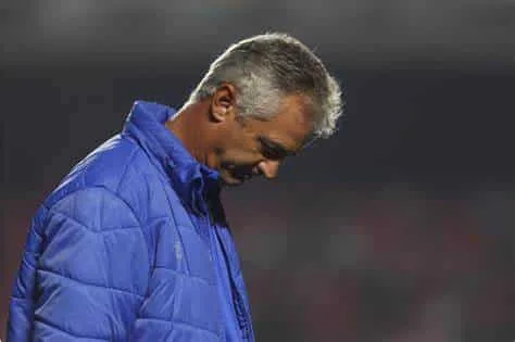 Clube do Remo sonda Lisca, que pede salário fora da realidade; diretoria busca plano B