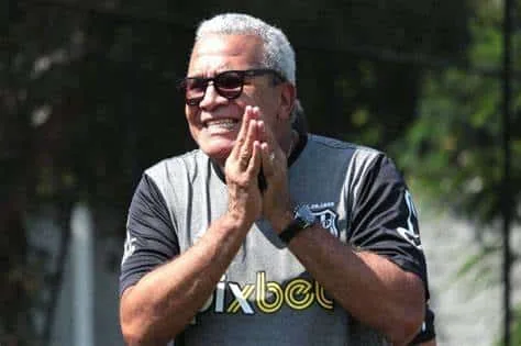 Dirigentes do Remo esperam acertar a chegada de Hélio dos Anjos