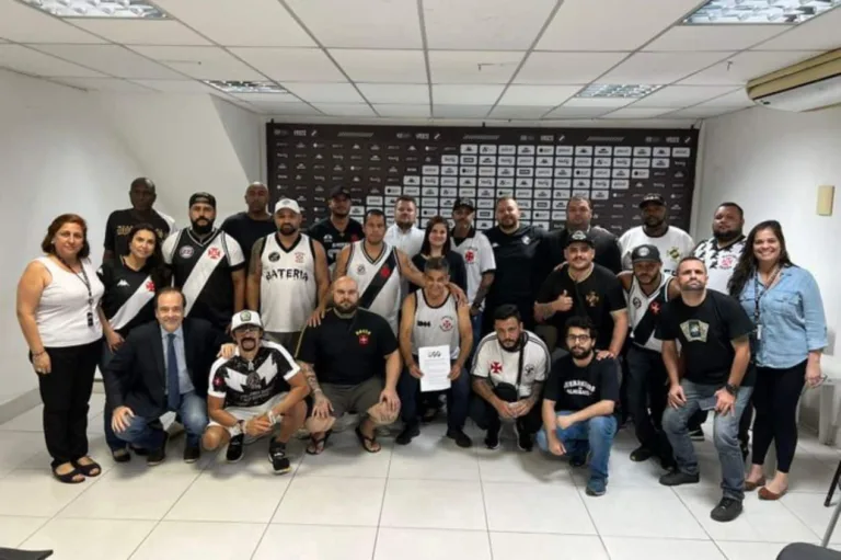 Diretoria do Vasco se reúne com torcedores organizados e faz “acordo” sobre São Januário