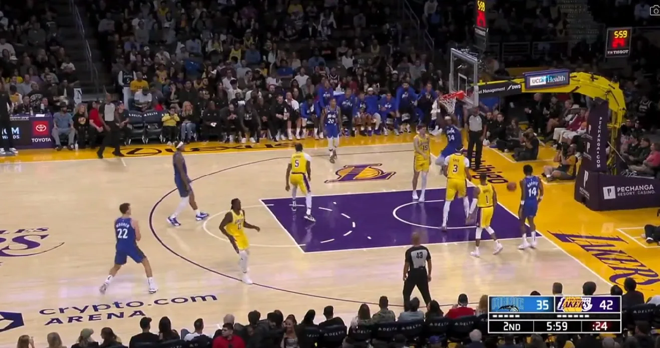 Lakers x Magic: Wendell Carter Jr supera a marcação para anotar mais dois; assista