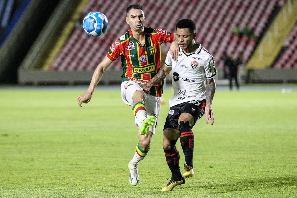 Vitória vence o Sampaio Corrêa e segue na liderança do Brasileirão Série B