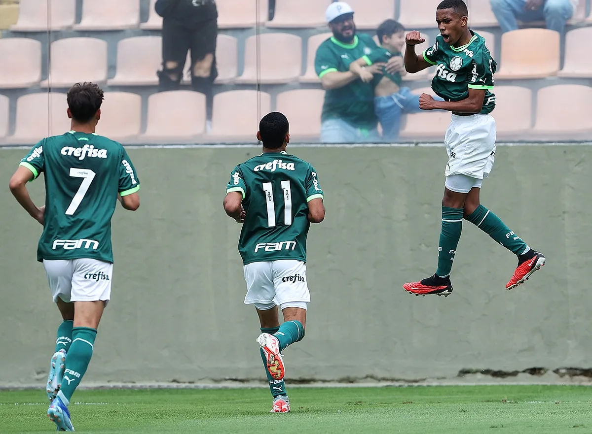 Palmeiras marca três contra o São Paulo e conquista o bicampeonato do Brasileirão Sub-17