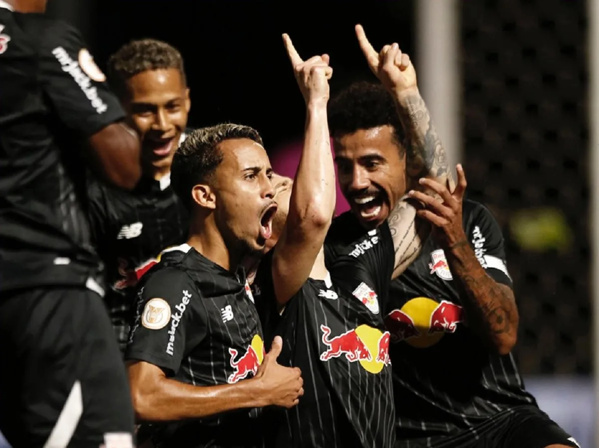 Red Bull Bragantino vence o Fluminense e reduz a vantagem do Botafogo no Brasileirão
