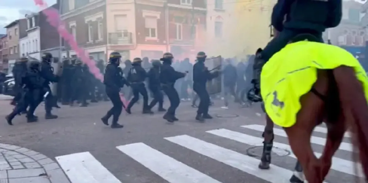 Torcedores do PSV são agredidos na França em jogo da Champions League; veja detalhes