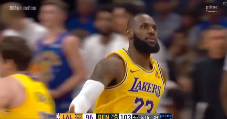 Nuggets x Lakers: LeBron James recebe o passe e define; assista