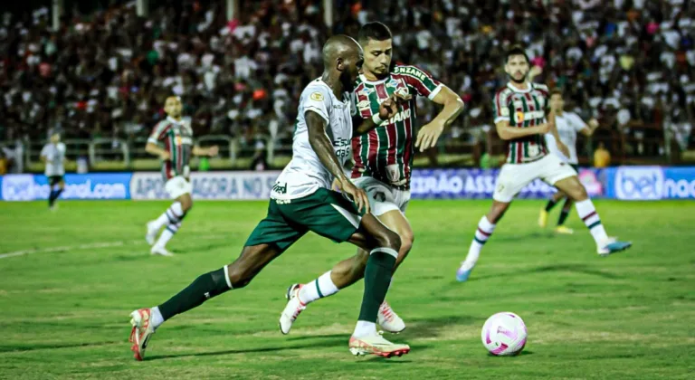 Fluminense atropela o Goiás em uma partida com oito gols