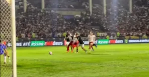 Rochet surpreende em defesa e Internacional responde com mais um gol sobre o Vasco; veja