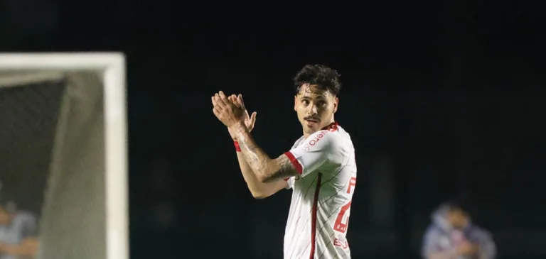 Internacional vence o Vasco e enterra o Cruzmaltino no Z-4 do Brasileirão