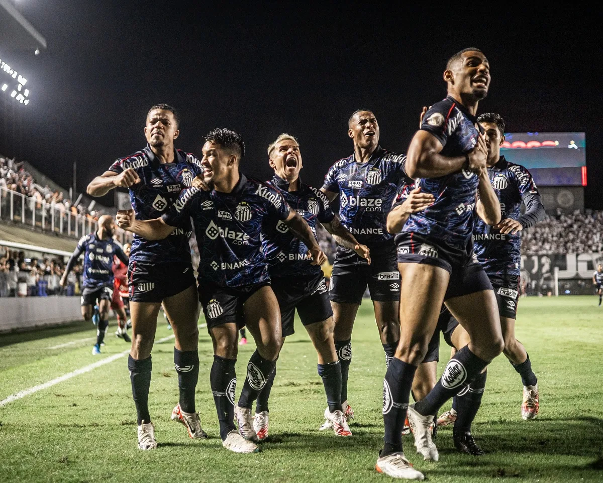 Salvio Spinola cita “erro de interpretação” da arbitragem em Santos x Coritiba