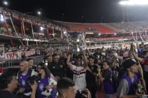 Alisson, do São Paulo, provoca Romero, do Corinthians; veja