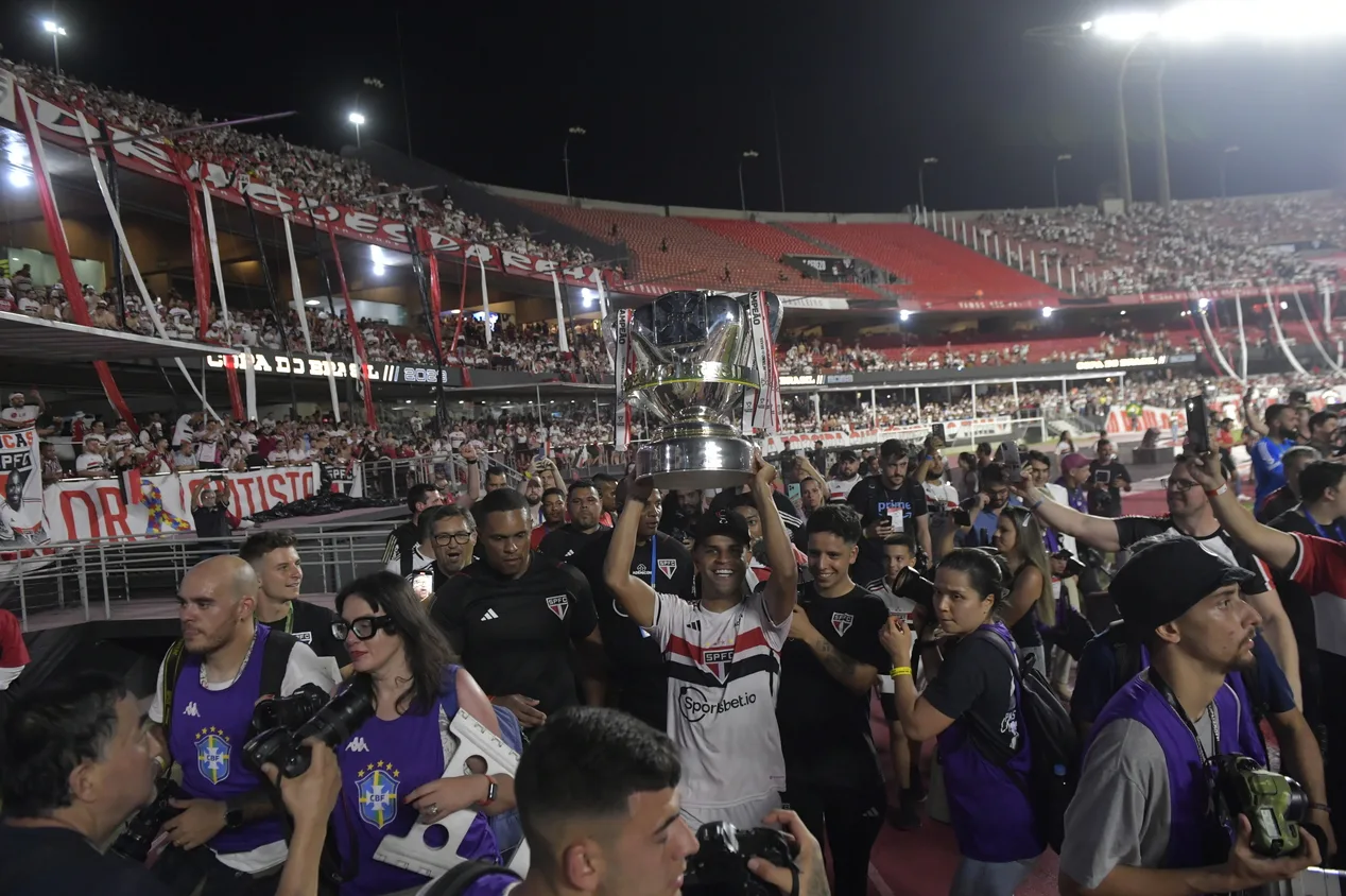 Alisson, do São Paulo, provoca Romero, do Corinthians; veja