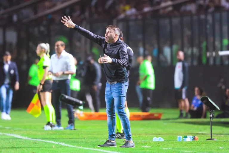 Internacional: defesa preocupa para jogo contra o Coritiba no Brasileirão; entenda